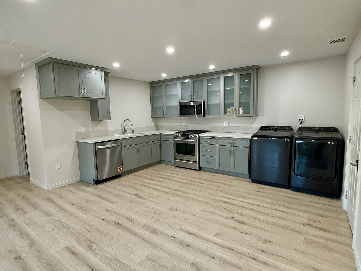 Studio, 480 sqft, $2,000 — Photo 2