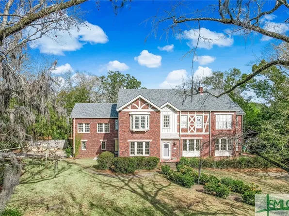 300 E 44th Street, Savannah, GA 31405