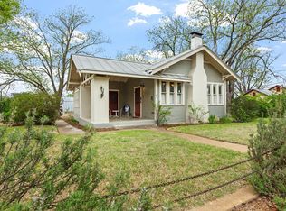215 E Travis St, Fredericksburg, TX 78624