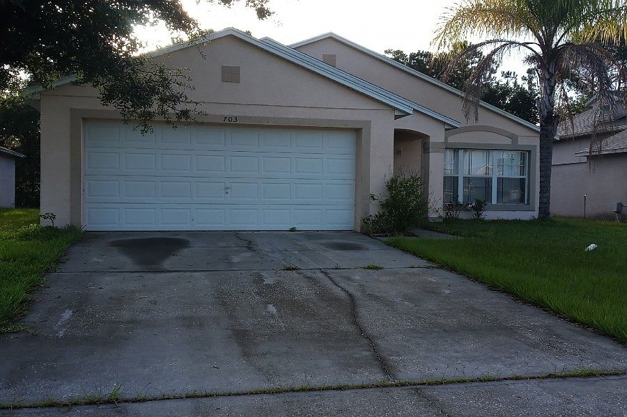 1st image of 703 Palmera St
