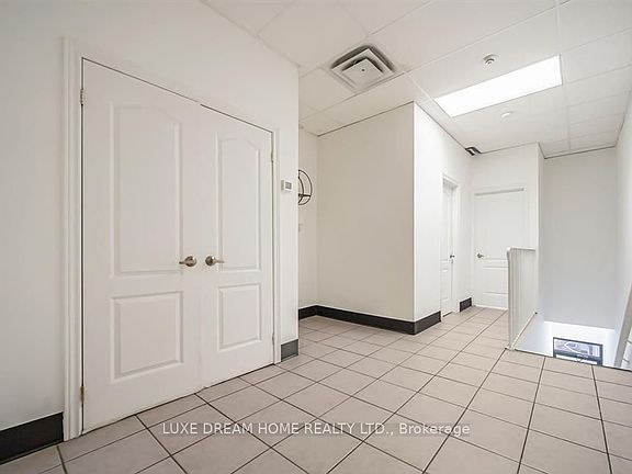 5th image of 842 Dundas St W