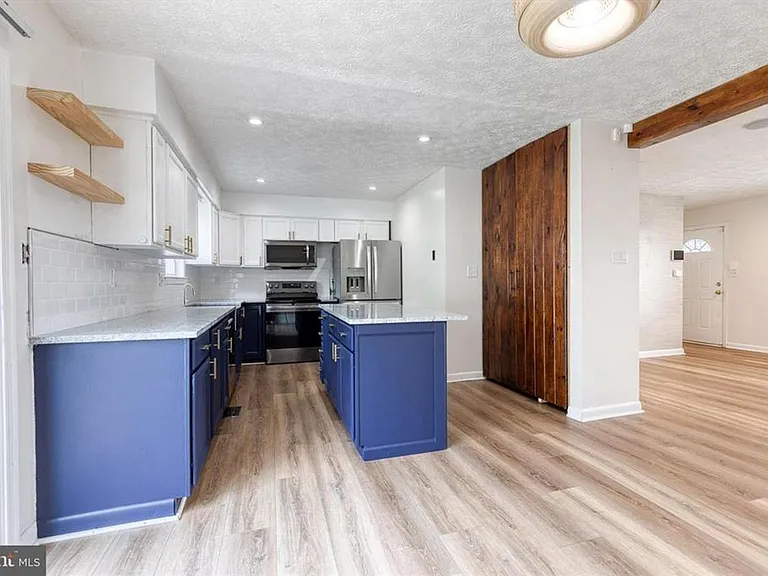 1577 Loring Ct — Photo 12