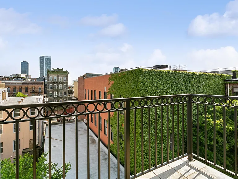 231 1st St #4G — Photo 23