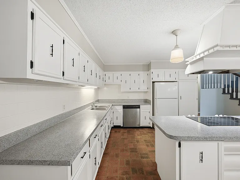 1906 Elaine Ave — Photo 9
