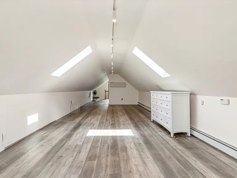 59 Burnside Ave #2 — Photo 18