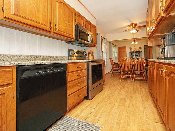 3rd image of 176 River Forest Rd