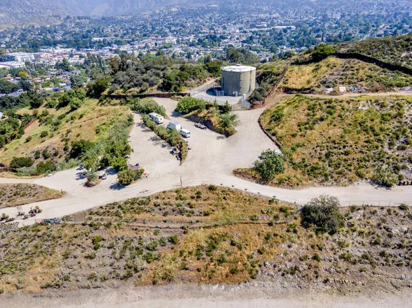 10200 Willow Springs Ln, Sunland, CA 91040
