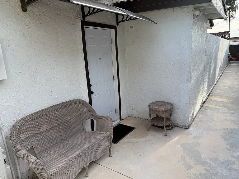 82 SW 132nd Ct — Photo 3