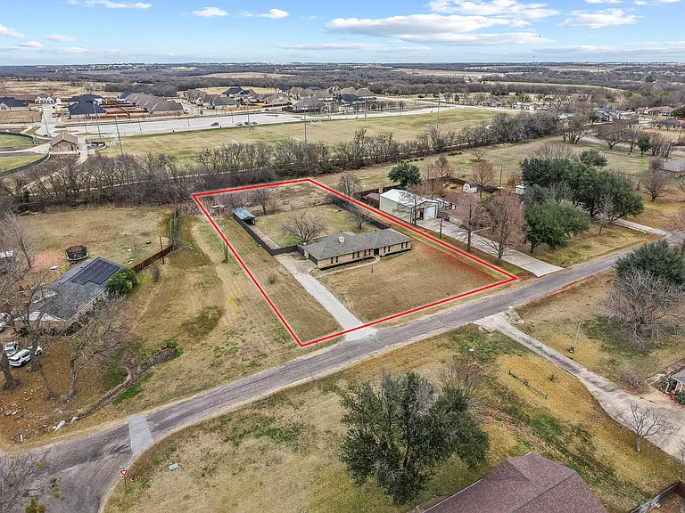 3327 Carriage Cir — Photo 2
