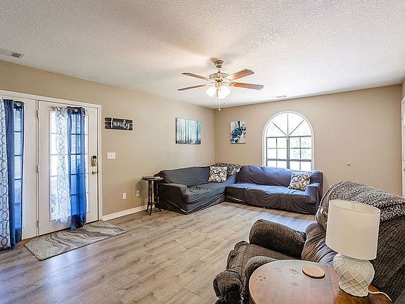 5th image of 144 Oriole St