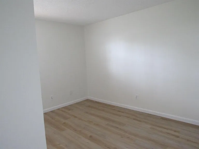 2110 SE Edler Dr — Photo 10