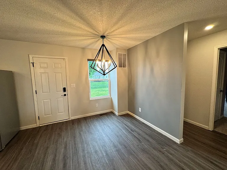 1610 Westport Dr — Photo 10