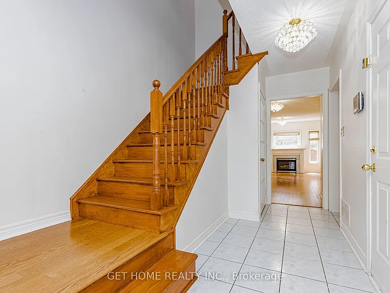 147 Foxchase Ave W — Photo 12