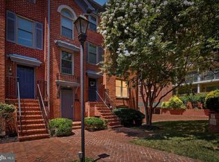 545 Colecroft Ct, Alexandria, VA 22314