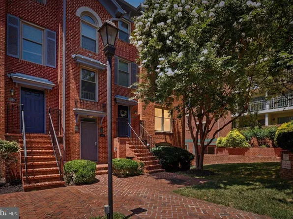545 Colecroft Ct, Alexandria, VA 22314