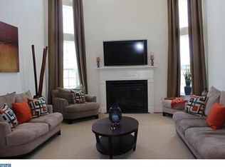 208 Leffler Cir, Florence, NJ 08518