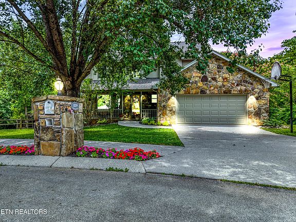 2nd image of 839 Somerset Dr