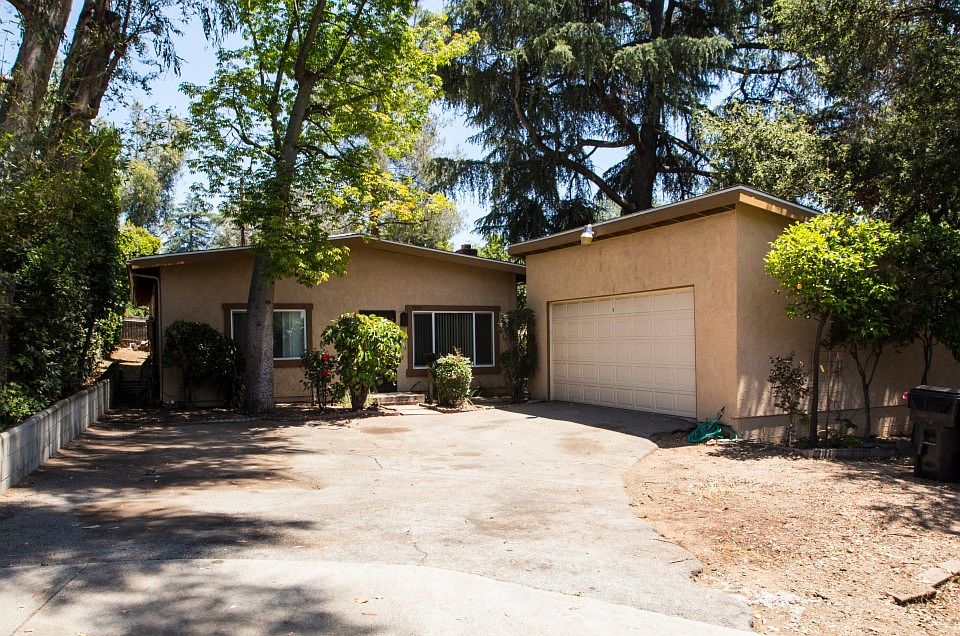 2nd image of 3276 Summit Ave
