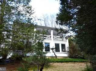 423 Dove Lake Rd, Gladwyne, PA 19035