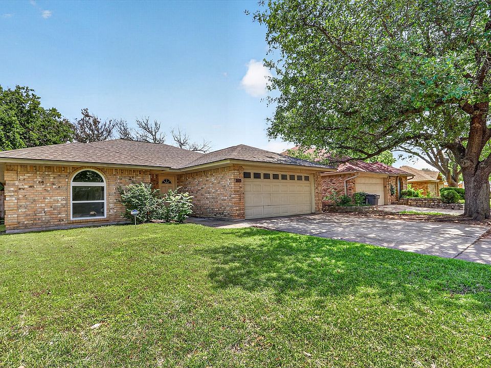1st image of 1755 Kings Canyon Cir