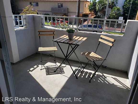 4th image of 6718 Sylmar Ave #1