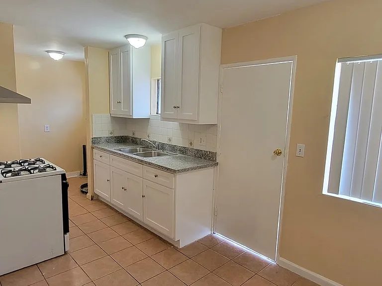 1717 N Alhambra Ave — Photo 8