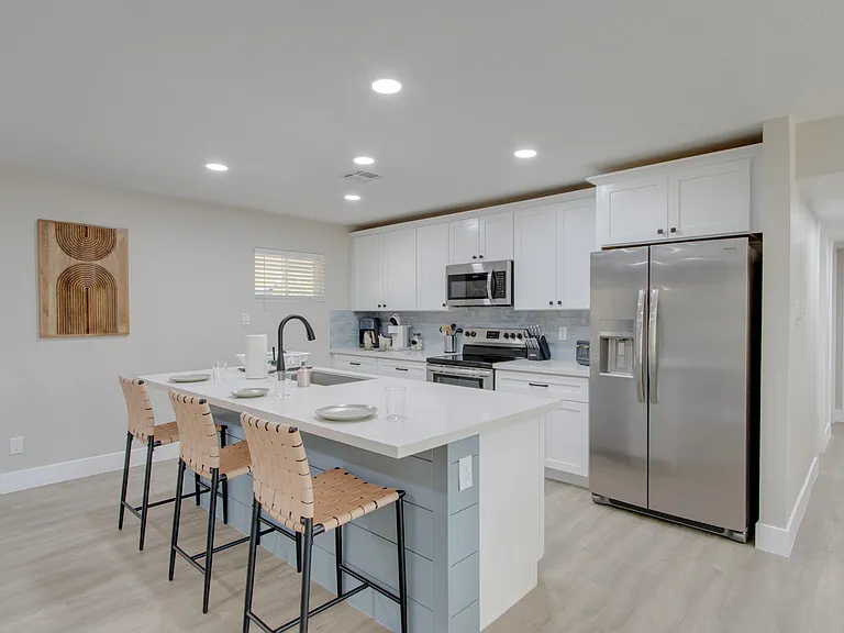 38 E Geneva Dr — Photo 8