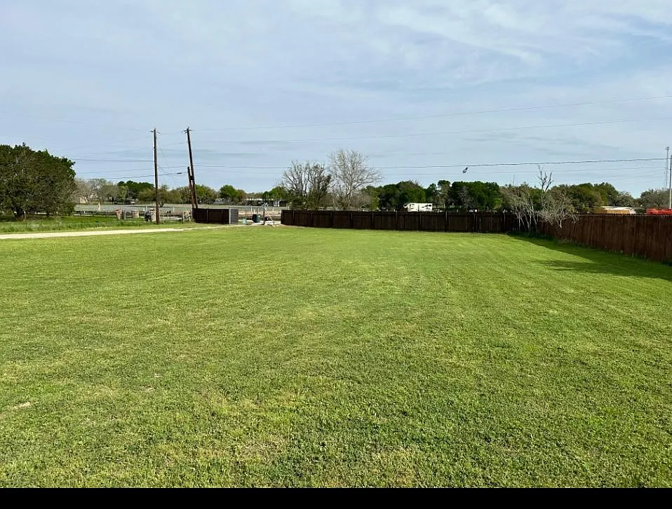 1101 County Road 256 — Photo 2