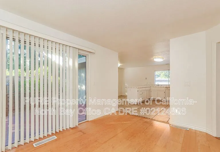 8 Voss Park Cir — Photo 11