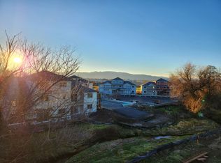 1995 Sky Park Dr #TOWNHOUSE E, Medford, OR 97504