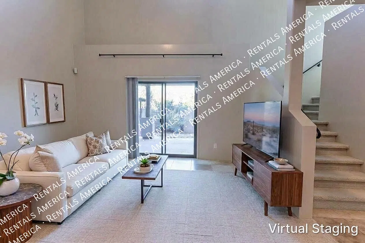 Upscale 3bed/3bath Town Home with Community Pool! — Photo 1