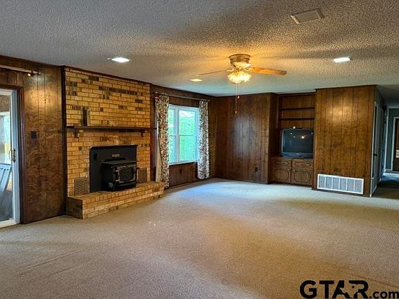 5th image of 300 Black Oak Rd