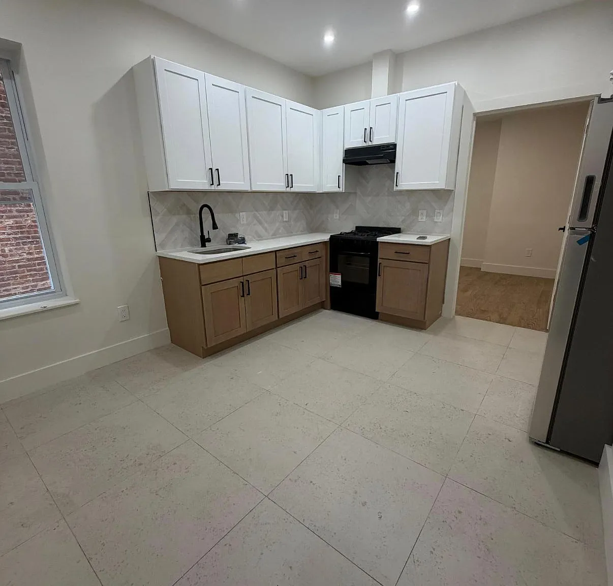 2 bed, 950 sqft, $1,800 — Photo 1