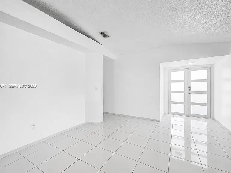 7256 W 34th Ln — Photo 2