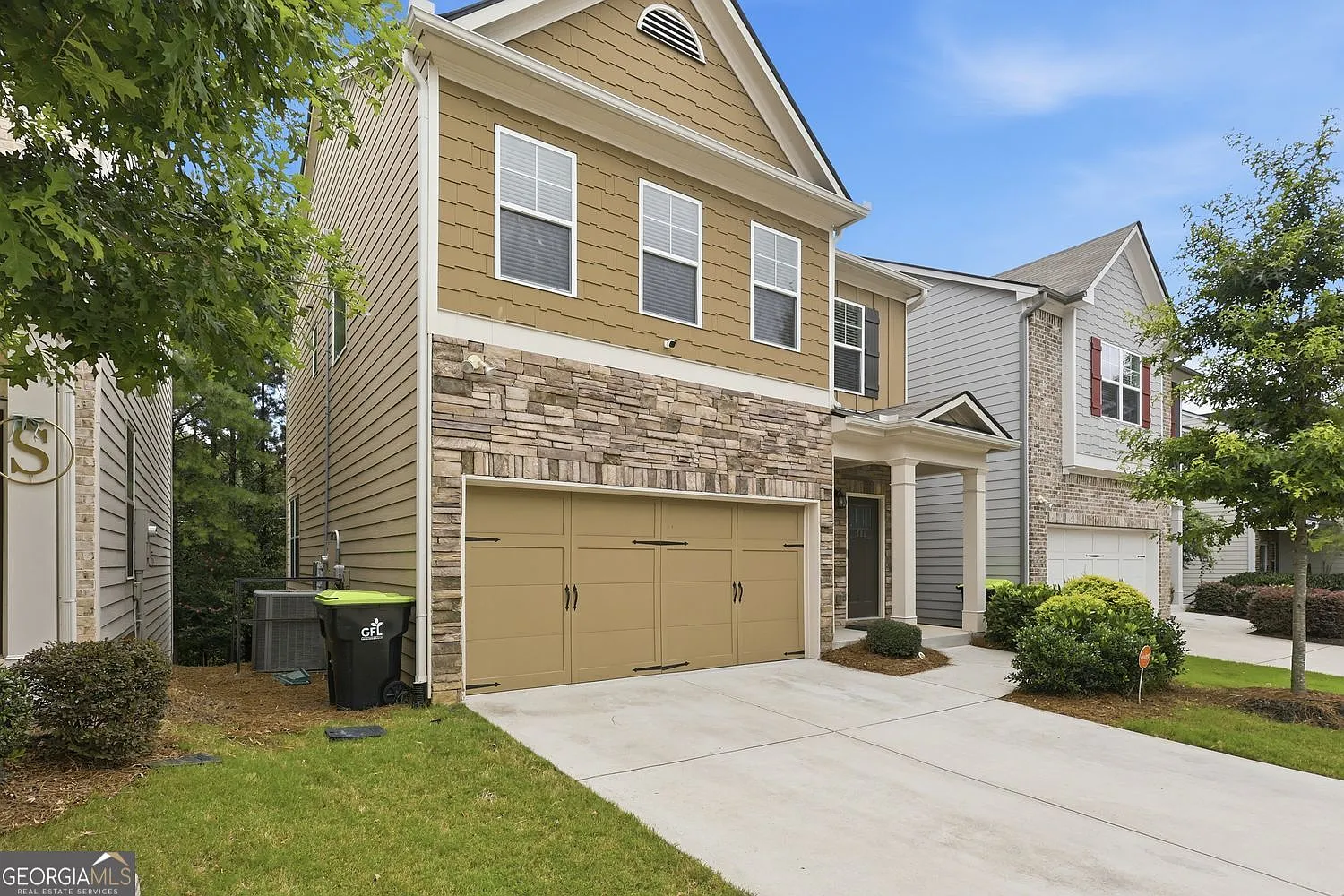 3 bed, 2.5 bath, 2236 sqft, $2,650 — Photo 2