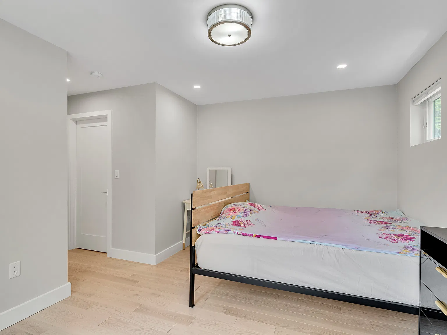 4 bed, 2500 sqft, $6,000 — Photo 4