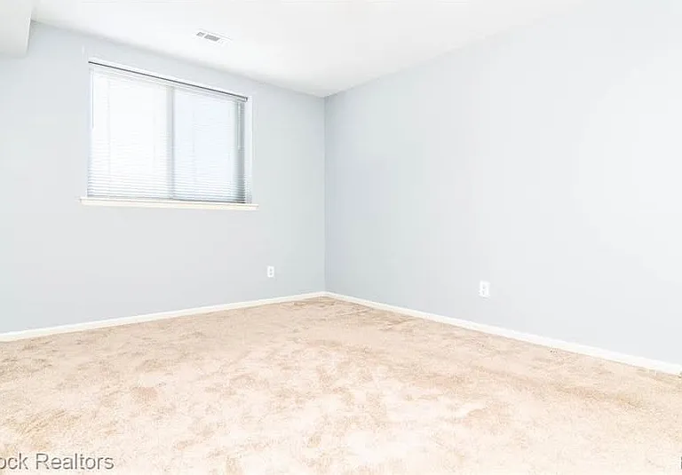 30074 W Twelve Mile Rd — Photo 12