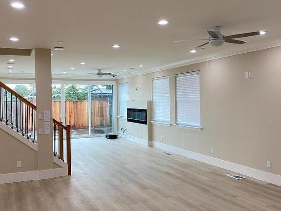 3rd image of 43257 Newport Dr