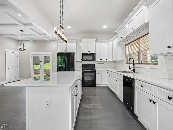 2nd image of 1955 Meadow Ln