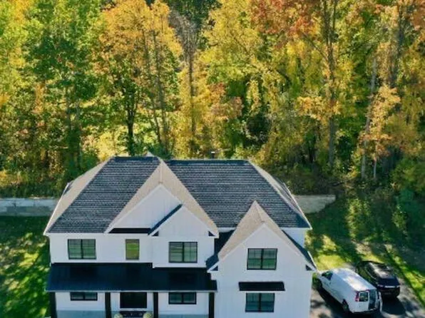 1 STEEPLE VIEW Drive, Loudonville, NY 12211