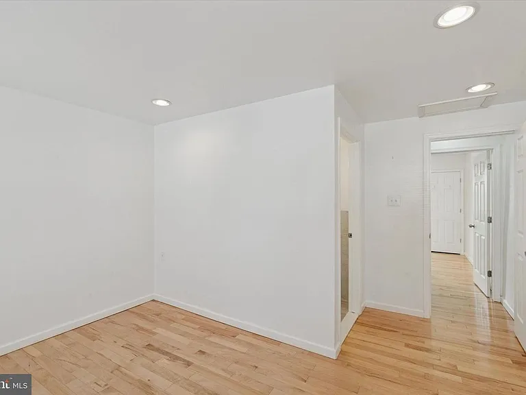1313 S Stanley St — Photo 9