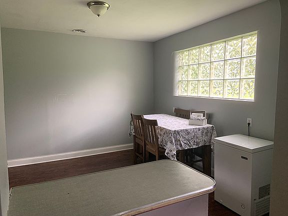3rd image of 25382 W Highland Ave