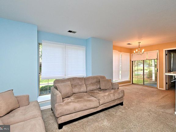 4th image of 909 Foxmeadow Dr