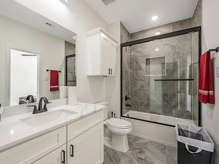 8328 Corinth St #B — Photo 11