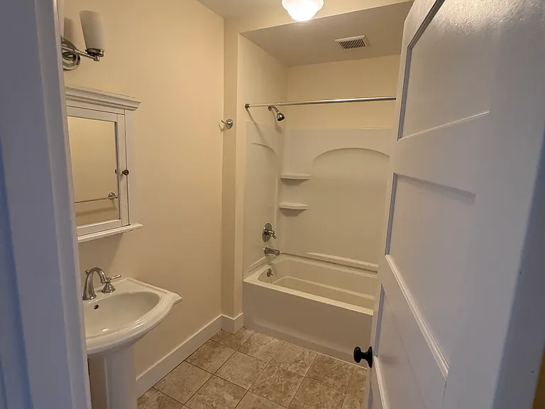 191-193 Oxford St #2 — Photo 14