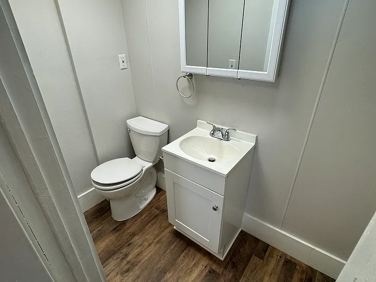 215 Washington St — Photo 9