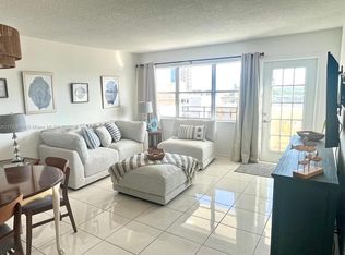 401 Golden Isles Dr APT 916, Hallandale, FL 33009