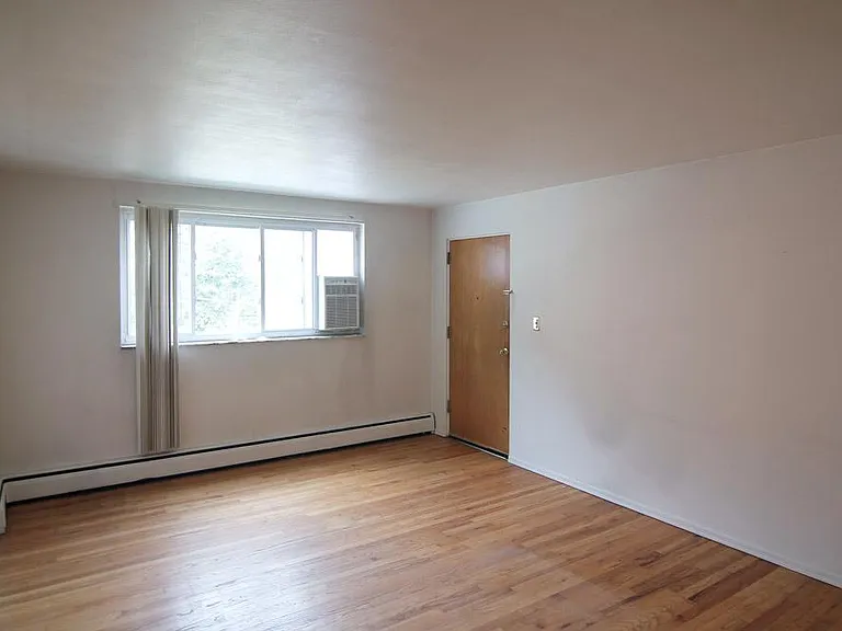 600 Allenby Ave #4 — Photo 5
