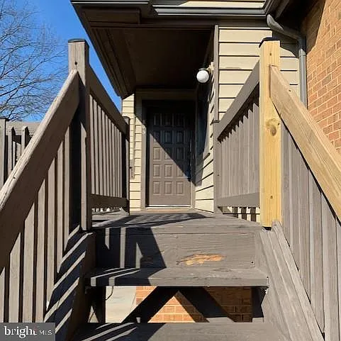 805 Augusta Cir — Photo 2