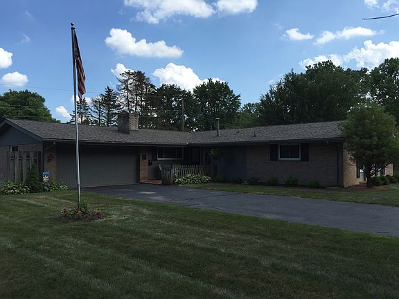 3rd image of 2424 Periwinkle Dr
